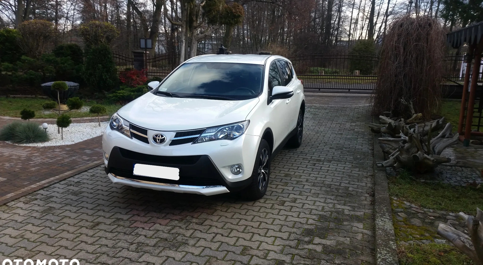 Toyota RAV4 cena 70500 przebieg: 209900, rok produkcji 2015 z Koluszki małe 106